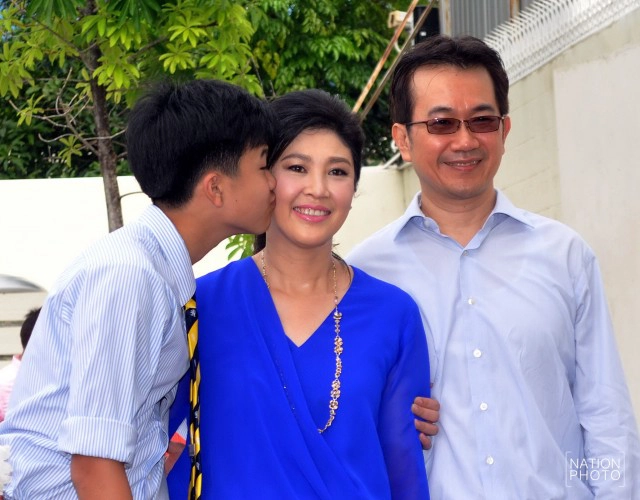 "ยิ่งลักษณ์" เปิดบ้านทำบุญวันเกิด