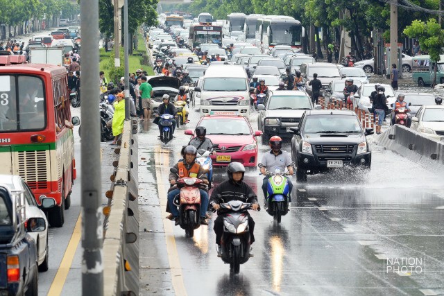บันทึกภาพ...ถ.รัชดาฯ
หลังฝนกระหน่ำกรุง 21 มิ.ย.59