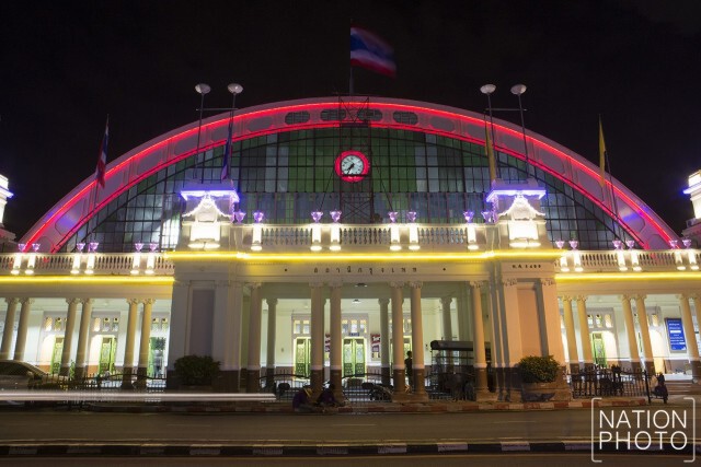 สถานีรถไฟหัวลำโพงทดสอบไฟประดับ เตรียมฉลองครบ 100 ปี