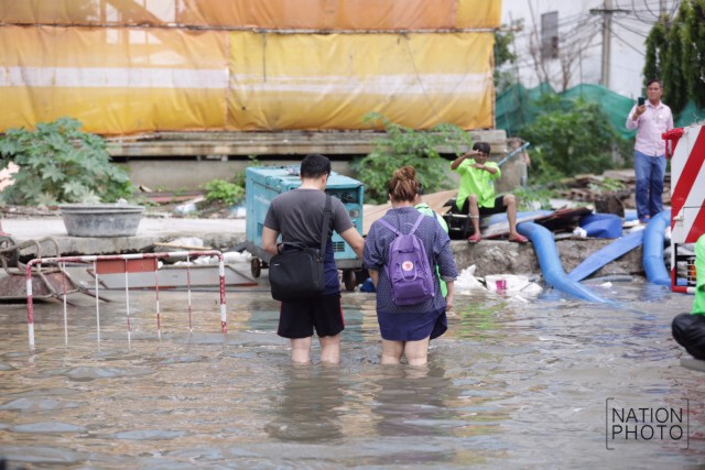 บันทึกภาพ...หน้าศาลอาญา รัชดาฯ หลังฝนกระหน่ำกรุง 21 มิ.ย. 59