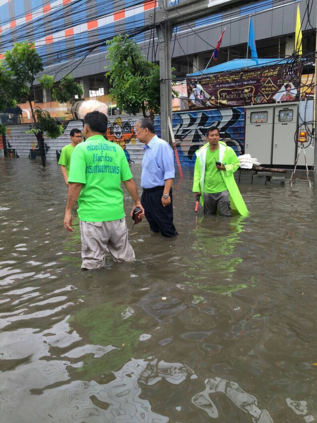 สุขุมพันธุ์  ลงพื้นที่!
สั่งการแก้น้ำท่วมขัง 
ถนนรัชดาฯ แยกลาดพร้าว