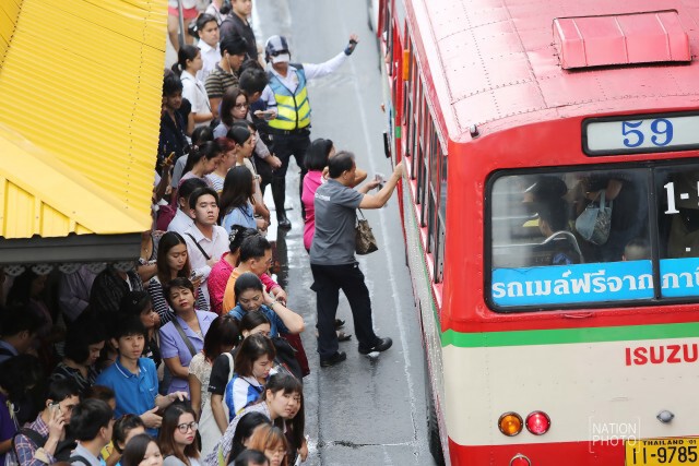 บันทึกภาพ...วิภาวดีฯขาเข้า หลังฝนกระหน่ำกรุง 21 มิ.ย.59