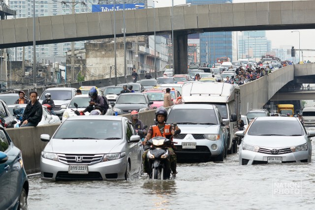 บันทึกภาพ...ถ.รัชดาฯ
หลังฝนกระหน่ำกรุง 21 มิ.ย.59