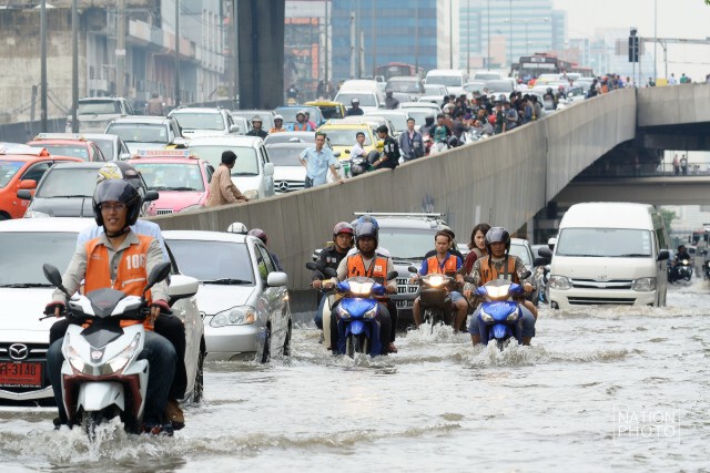 บันทึกภาพ...ถ.รัชดาฯ
หลังฝนกระหน่ำกรุง 21 มิ.ย.59