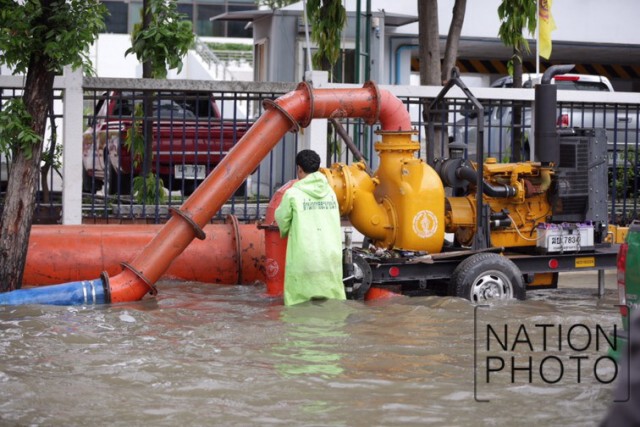 บันทึกภาพ...หน้าศาลอาญา รัชดาฯ หลังฝนกระหน่ำกรุง 21 มิ.ย. 59