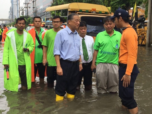 สุขุมพันธุ์  ลงพื้นที่!
สั่งการแก้น้ำท่วมขัง 
ถนนรัชดาฯ แยกลาดพร้าว