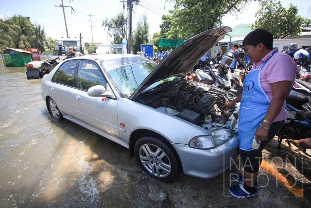 เร่งระบายน้ำนิคมฯบางปู ลงคลองชลประทาน