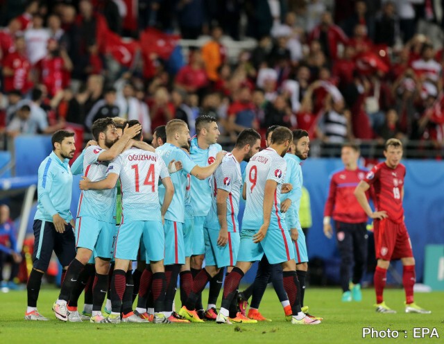 ตุรกียิงเช็ก 2-0 คว้าที่ 3 กลุ่มดี ต้องลุ้นเขารอบน็อคเอ้าท์ ยูโร 2016