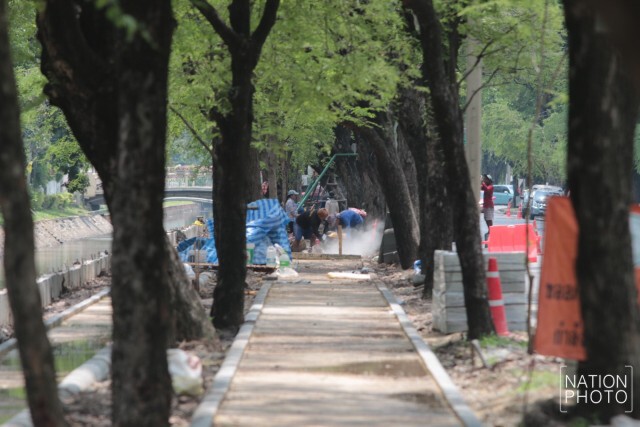 วิจารณ์! กทม. ทำทางจักรยานรอบสวนจิตรฯ
ผิดภูมิสถาปัตยกรรม ทำลายต้นไม้ใหญ่