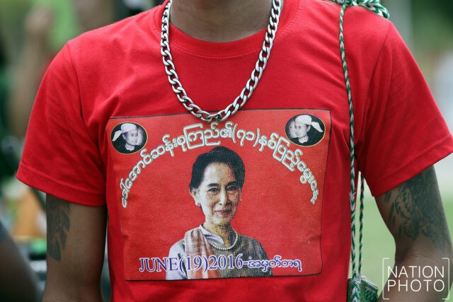 แรงงานเมียนมาร์ รอรับ "ซูจี"ที่ตลาดทะเลไทย สมุทรสาคร
