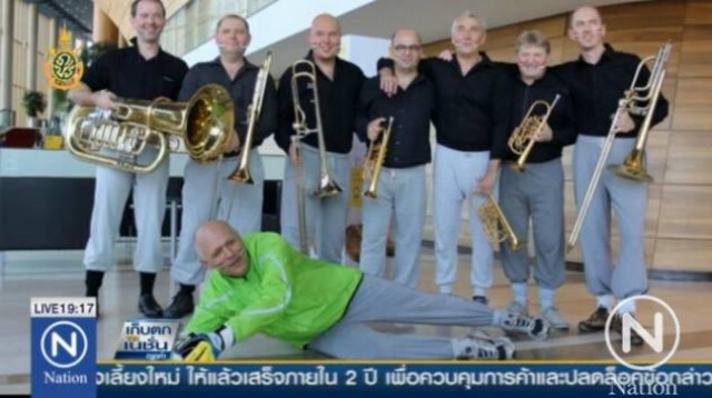 แฟชั่นฮิตทั่วฮังการี กางเกงนอนสีเทา
นายทวารวัยดึก "กาบอร์ คิราลี่"