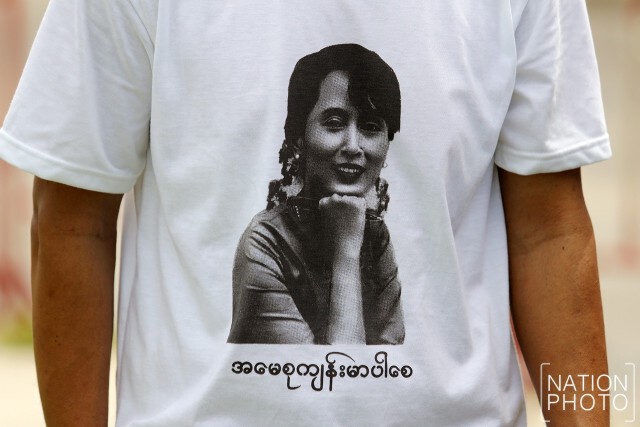 แรงงานเมียนมาร์ รอรับ "ซูจี"ที่ตลาดทะเลไทย สมุทรสาคร