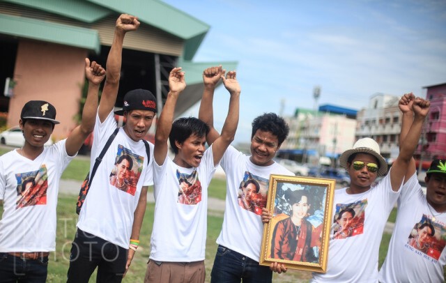 แรงงานเมียนมาร์ รอรับ "ซูจี"ที่ตลาดทะเลไทย สมุทรสาคร