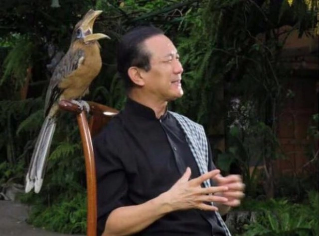 "วิกรม"ตัดพ้อ!  แค่ถ่ายรูปกับนกใบเดียว โดนโจมตีหนัก