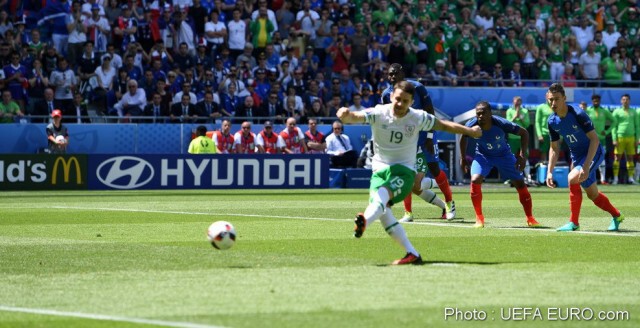 ไก่เชือดยักษ์เขียว 2-1
รอชนสิงโต/ไอซ์แลนด์