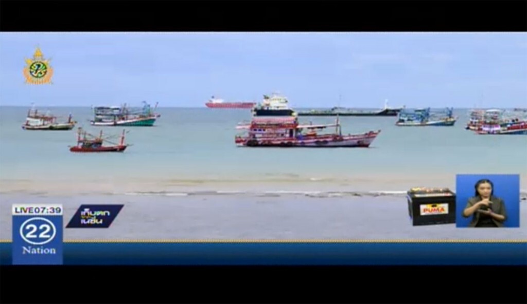 เรือประมงทอดสมอหลบมรสุม ราคาอาหารทะเลพุ่งสูง เรือประมงทอดสมอหลบมรสุม ราคาอาหารทะเลพุ่งสูง
