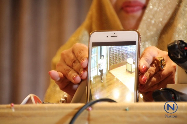 สาวใหญ่ไฮโซ โชว์หลักฐานเอาผิด
 เด็กสาวมัธยมปลาย-พ่อแม่
 ยกเค้าทรัพย์สินเกือบ 10 ล้าน