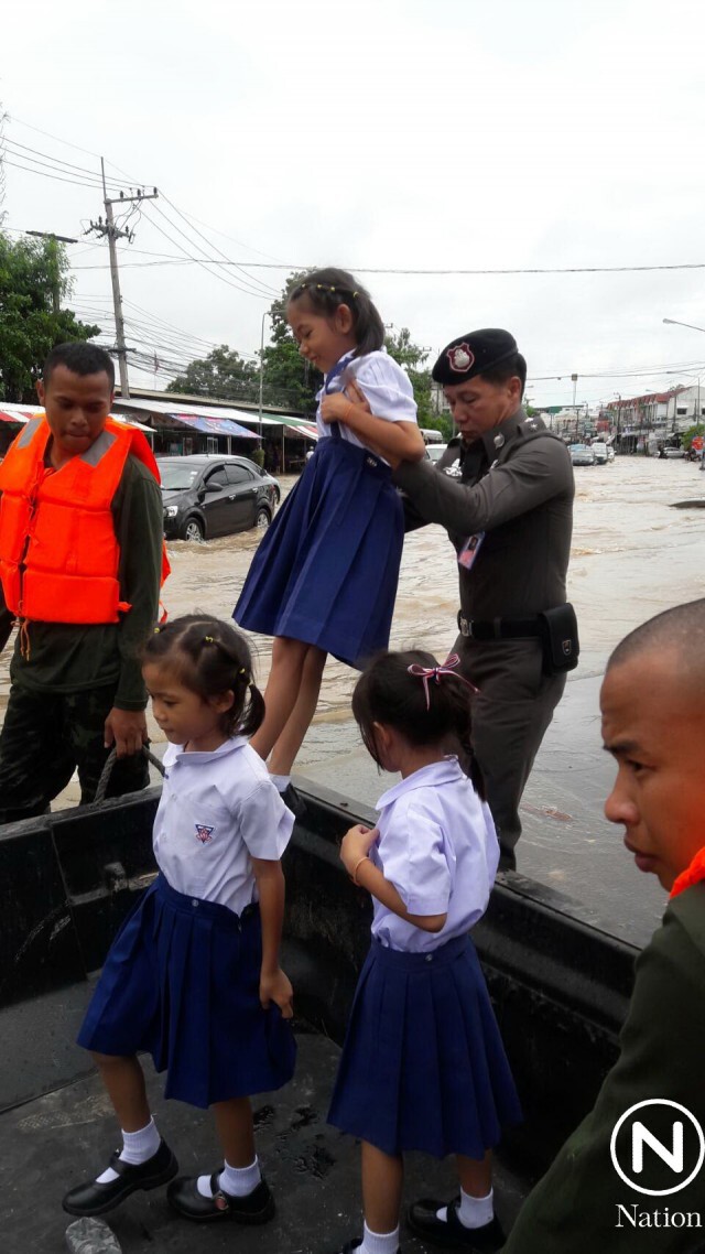 ขอนแก่นอ่วม! ฝนตกตลอดคืน น้ำระบายไม่ทัน