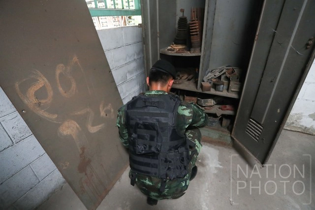 ตำรวจ-ทหารปิดล้อม ค้นช่างอุตฯ-เทคโนฯบางกะปิ