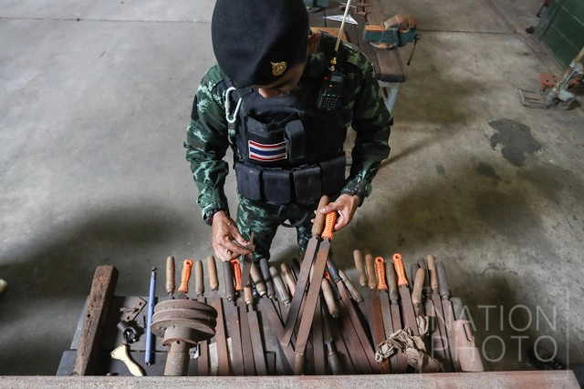 ตำรวจ-ทหารปิดล้อม ค้นช่างอุตฯ-เทคโนฯบางกะปิ