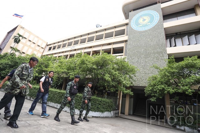 ตำรวจ-ทหารปิดล้อม ค้นช่างอุตฯ-เทคโนฯบางกะปิ