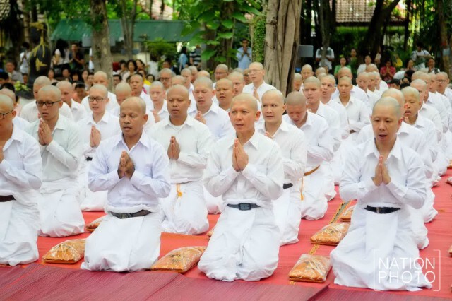 "อภิสิทธิ์" เป็นประธาน พิธีอุปสมบทหมู่เฉลิมพระเกียรติฯ วัดชลประทานรังสฤษดิ์
