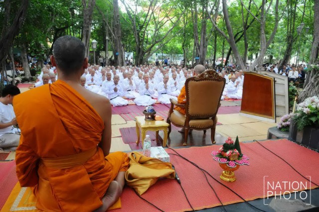 "อภิสิทธิ์" เป็นประธาน พิธีอุปสมบทหมู่เฉลิมพระเกียรติฯ วัดชลประทานรังสฤษดิ์