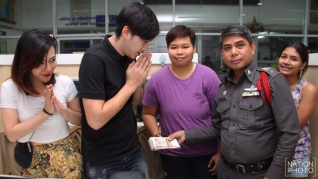 หลานชาย"สืบ นาคะเสถียร" ลืมกระเป๋าเงินแสนกว่าบาท ทิ้งไว้หน้ารถจยย. พลเมืองดีเก็บคืนให้