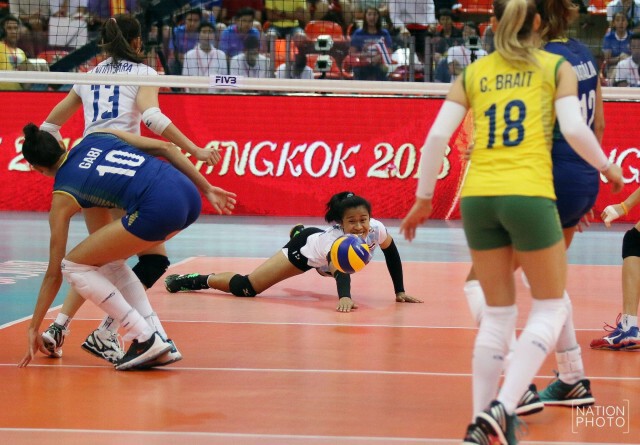 ภาพชุด : สู้เต็มที่...ลูกยางสาวไทยปะทะสาวแซมบ้า  แพ้...แต่ได้ใจกองเชียร์