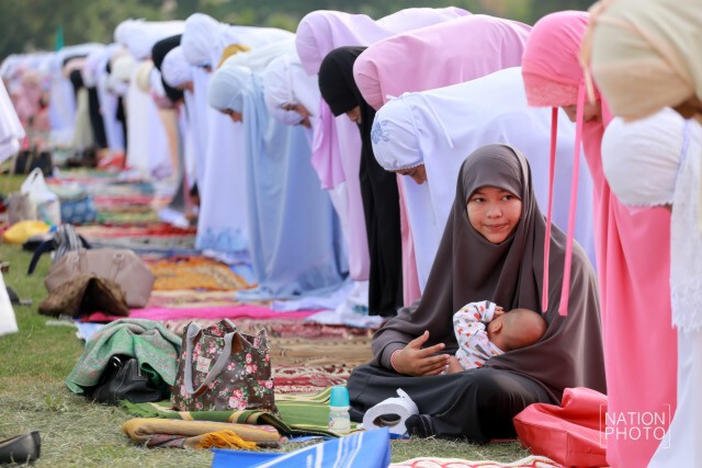 ปชช.จ.ยะลากว่า 3,000 คน ร่วมละหมาดวันตรุษอีดิ้ลฟิตรี