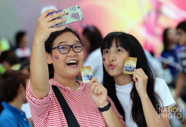 เชียร์สุดใจ!  ทีมลูกยางสาวไทย ตบบราซิล ศึก WGP2016