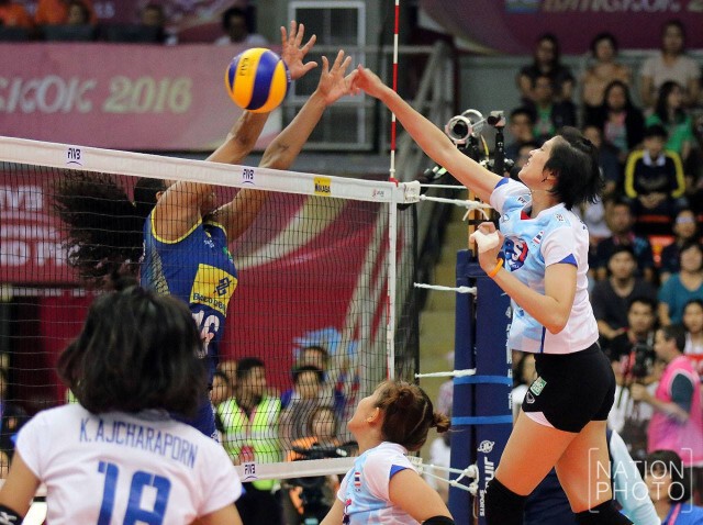 ภาพชุด : สู้เต็มที่...ลูกยางสาวไทยปะทะสาวแซมบ้า  แพ้...แต่ได้ใจกองเชียร์
