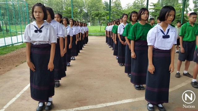 นักเรียนเมืองลับแล ใส่ผ้าซิ่นพื้นเมือง มาเรียนหนังสือ