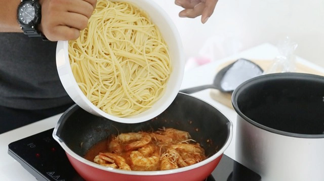 Cooking is Fun :  สปาเก็ตตี้ต้มยำกุ้งเข้มข้นชีสสสสสสส