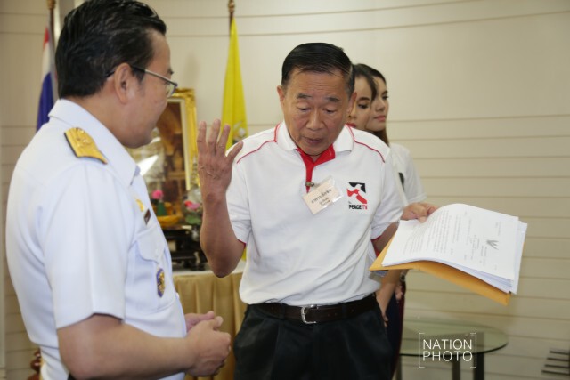หมอเหวง ยื่นหนังสือร้องบอร์ด กสท. กรณีพักใช้ใบอนุญาตฯ "พีซ ทีวี"