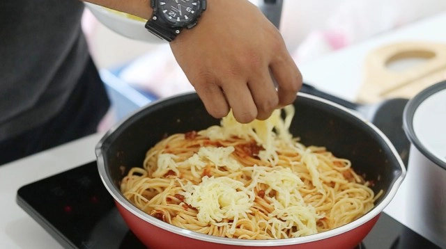 Cooking is Fun :  สปาเก็ตตี้ต้มยำกุ้งเข้มข้นชีสสสสสสส