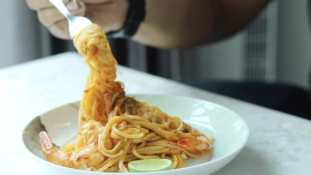 Cooking is Fun :  สปาเก็ตตี้ต้มยำกุ้งเข้มข้นชีสสสสสสส