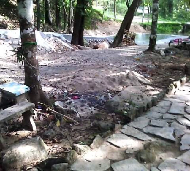 กำนันจัดเลี้ยงน้ำชาหาเงินคืนรัฐ 200,000 บาท
หลังทหารรื้อ"สไลเดอร์"ก่อสร้างในน้ำตกชื่อดัง จ.พัทลุง