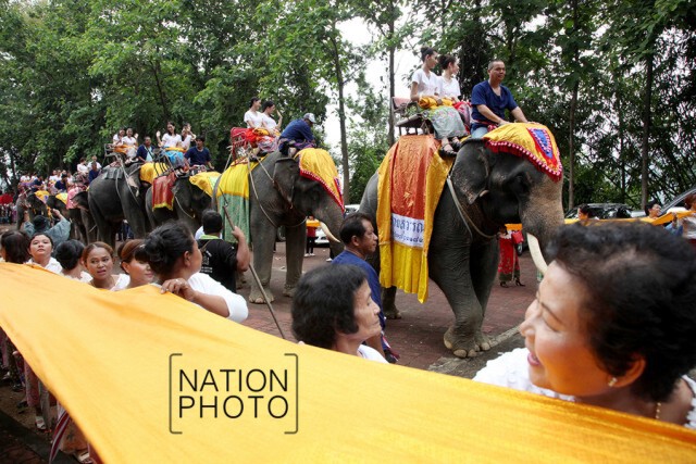 ผู้เข้าประกวดมิสยูนิเวิร์สไทยแลนด์ 2016
ขึ้นช้าง-แห่ผ้า ห่มพระธาตุฯ