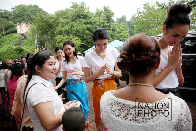ผู้เข้าประกวดมิสยูนิเวิร์สไทยแลนด์ 2016
ขึ้นช้าง-แห่ผ้า ห่มพระธาตุฯ