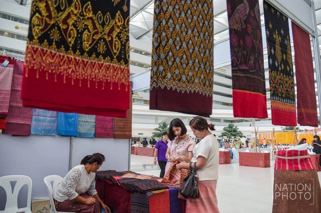 งานประกวดเส้นไหม ผ้าไหมตรานกยูงพระราชทาน
และผลิตภัณฑ์หม่อนไหม ประจำปี 2559