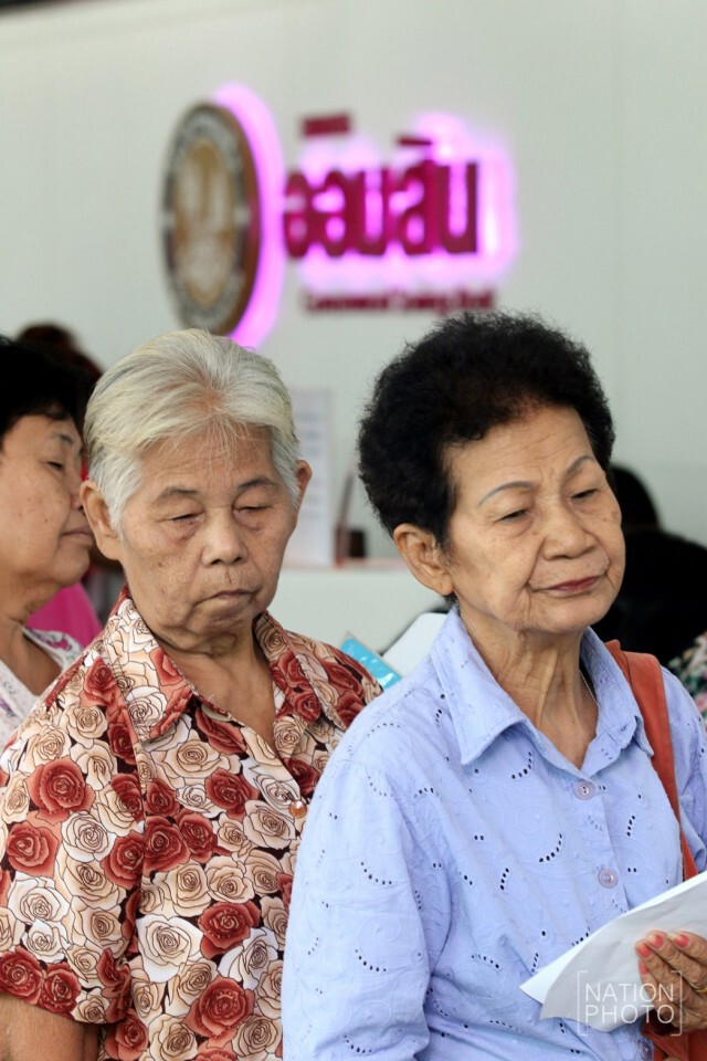 คลังเปิดลงทะเบียนผู้มีรายได้น้อย วันแรก