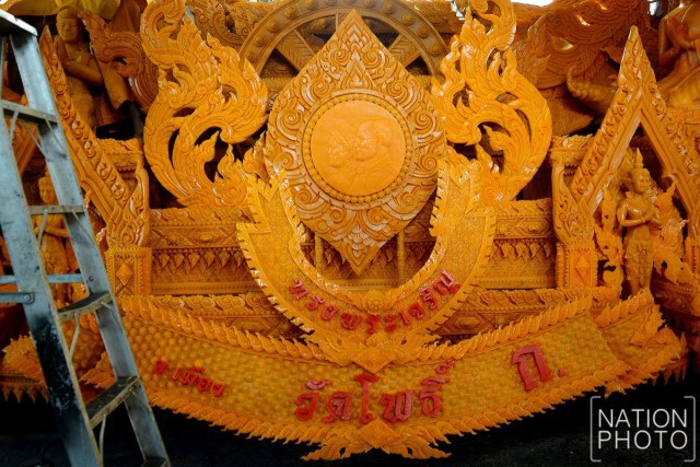 ขบวนเทียน "เทิดไท้ องค์ราชัน ครองราชย์ 70 ปี" เตรียมเข้าประกวดงานแห่เทียนพรรษาปี 2559