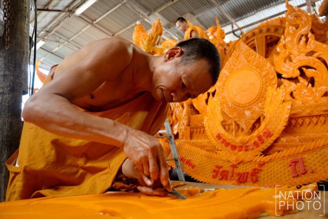 ขบวนเทียน "เทิดไท้ องค์ราชัน ครองราชย์ 70 ปี" เตรียมเข้าประกวดงานแห่เทียนพรรษาปี 2559
