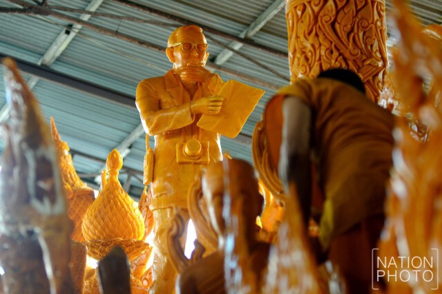 ขบวนเทียน "เทิดไท้ องค์ราชัน ครองราชย์ 70 ปี" เตรียมเข้าประกวดงานแห่เทียนพรรษาปี 2559