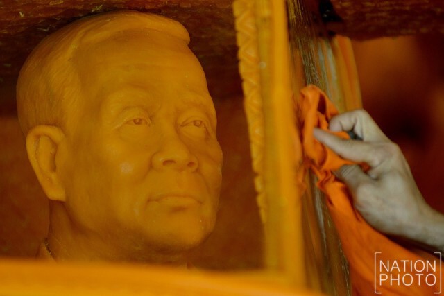 ขบวนเทียน "เทิดไท้ องค์ราชัน ครองราชย์ 70 ปี" เตรียมเข้าประกวดงานแห่เทียนพรรษาปี 2559
