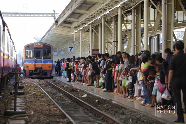 หัวลำโพงคึกคัก! ประชาชนกลับบ้าน-ท่องเที่ยวช่วงหยุดยาว