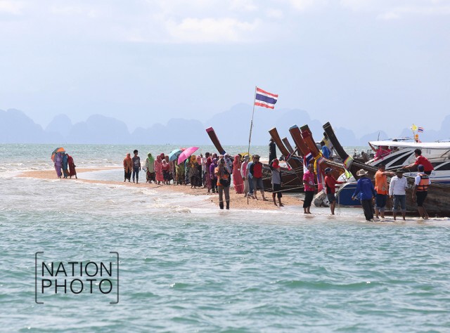 "ทะเลแหวกสันหลังมังกร" อันซีนแห่งใหม่ของจ.พังงา