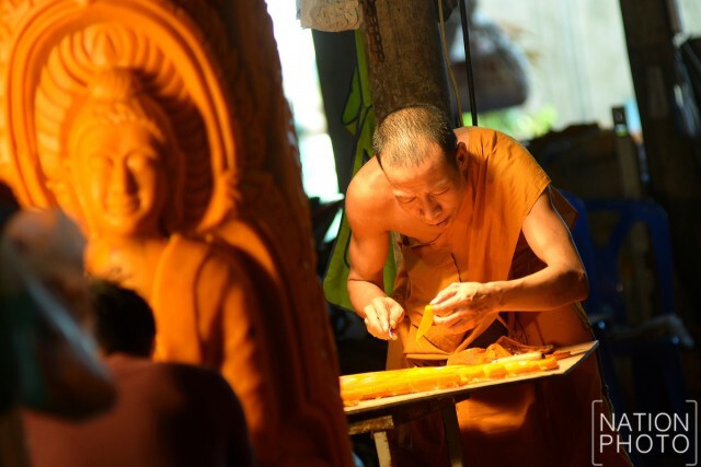 ขบวนเทียน "เทิดไท้ องค์ราชัน ครองราชย์ 70 ปี" เตรียมเข้าประกวดงานแห่เทียนพรรษาปี 2559