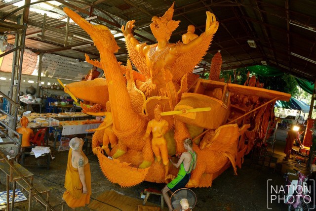 ขบวนเทียน "เทิดไท้ องค์ราชัน ครองราชย์ 70 ปี" เตรียมเข้าประกวดงานแห่เทียนพรรษาปี 2559